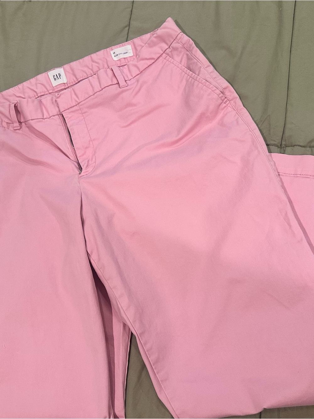 GAP Women’s slim city crop Light Pink Chino Pants